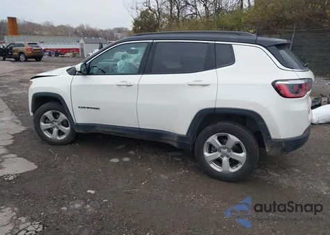 2018 Jeep Compass Latitude 4X4 from USA, damaged, VIN 3C4NJDBB6JT246497